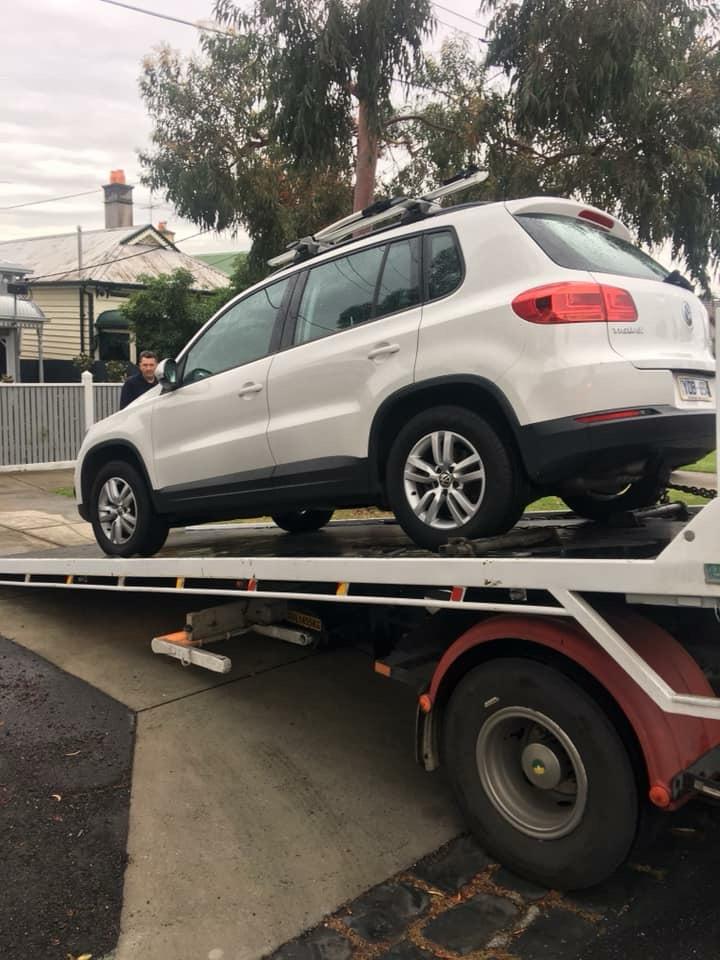AK Tow Cars towing a SUV in Melbourne